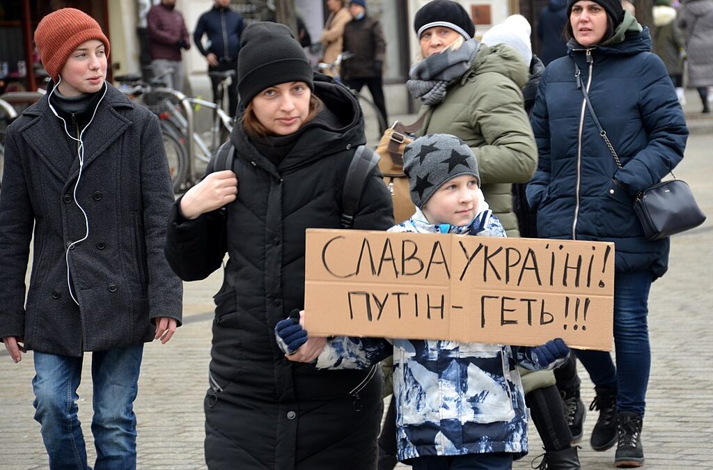 Liberálním počinem roku 2022 usnadnění migrace pro Ukrajince, antiliberálním sjednocené kabely, Bludný balvan ekonomie získali Babiš a Středula