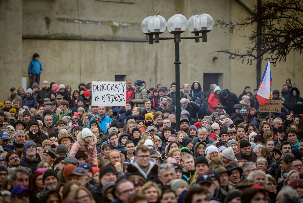 Nedopusťme orbánizaci Česka. Potřebujeme svobodné neziskovky, i když je nemusíme mít rádi